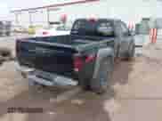 2005 Chevrolet Colorado LS Z71 z VIN 1GCDS196458177460, wystawiony jako IAAI lot #41811351 z przebiegiem 187 757 mil mil oraz . Historia ofert i sprzedaży dostępna na DreamBid. Obrazek 4.