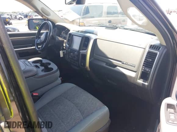 2017 Ram 1500 Big Horn z VIN 1C6RR7LG8HS584105, wystawiony jako IAAI lot #42557105 z przebiegiem 200 456 mil mil oraz . Historia ofert i sprzedaży dostępna na DreamBid. Obrazek 5.