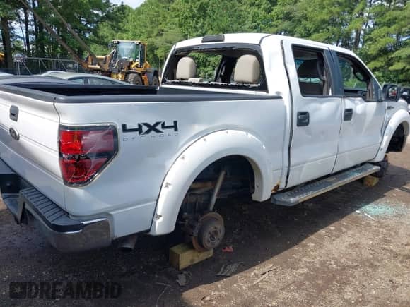 2010 Ford F-150 XL с VIN 1FTFW1EV6AFB32505, выставлен на аукционе IAAI как лот 42822503 с пробегом 172 428 миль миль и . История ставок и продаж доступна на DreamBid. Изображение 4.