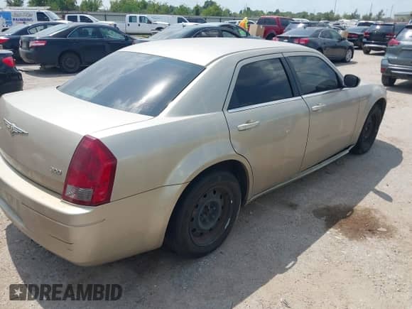 2006 Chrysler 300 with VIN 2C3KA43R06H313680, listed as a IAAI auction lot 43211506 with 234,927 mi miles and . Bid and sale history available at DreamBid. Image 4.