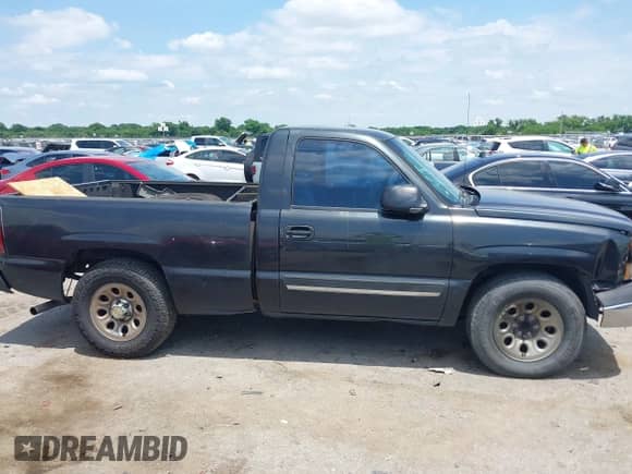 2005 Chevrolet Silverado 1500 Work Truck with VIN 1GCEC14X65Z204931, listed as a IAAI auction lot 42353592 with 266,173 mi miles and . Bid and sale history available at DreamBid. Image 12.