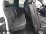 2011 GMC Sierra 1500 SLT z VIN 1GTR2WE36BZ323958, wystawiony jako Copart lot #46793875 z przebiegiem 187 829 mil mil oraz Czysty tytuł • Clean title. Historia ofert i sprzedaży dostępna na DreamBid. Obrazek 10.