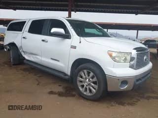 2013 Toyota Tundra Platinum с VIN 5TFFY5F12DX137048, выставлен на аукционе IAAI как лот 43412796 с пробегом 168 499 миль миль и . История ставок и продаж доступна на DreamBid. Изображение 1.