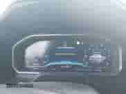 2022 Chevrolet Silverado 1500 RST z VIN 1GCUDEETXNZ561489, wystawiony jako IAAI lot #41959032 z przebiegiem 80 614 mil mil oraz . Historia ofert i sprzedaży dostępna na DreamBid. Obrazek 7.