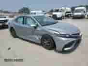 2023 Toyota Camry SE с VIN 4T1G11AK6PU182223, выставлен на аукционе Copart как лот 67414965 с пробегом 27 891 миль миль и Списание • Salvage title. История ставок и продаж доступна на DreamBid. Изображение 4.