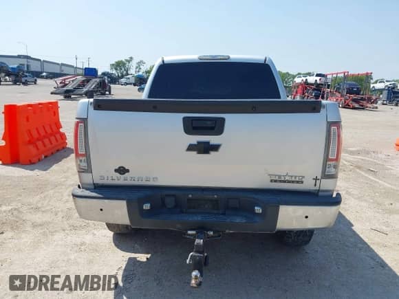 2012 Chevrolet Silverado 1500 LS z VIN 3GCPCREA4CG185181, wystawiony jako IAAI lot #42954321 z przebiegiem 268 189 mil mil oraz . Historia ofert i sprzedaży dostępna na DreamBid. Obrazek 16.