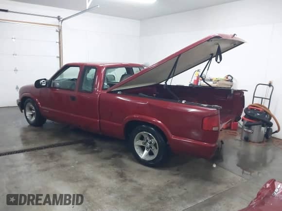 2003 Chevrolet S-10 LS z VIN 1GCCS19H138142854, wystawiony jako IAAI lot #41395488 z przebiegiem 81 537 mil mil oraz . Historia ofert i sprzedaży dostępna na DreamBid. Obrazek 3.