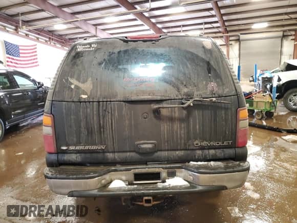 2002 Chevrolet Suburban LS с VIN 1GNFK16Z42J110098, выставлен на аукционе Copart как лот 44579395 с пробегом 317 196 миль миль и Чистый • Clean title. История ставок и продаж доступна на DreamBid. Изображение 6.