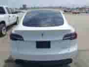 2021 Tesla Model Y Long Range с VIN 5YJYGDEE4MF245529, выставлен на аукционе IAAI как лот 42795489 с пробегом 58 214 миль миль и . История ставок и продаж доступна на DreamBid. Изображение 16.