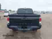 2020 Toyota Tacoma SR5 z VIN 3TMBZ5DN8LM023920, wystawiony jako IAAI lot #42015118 z przebiegiem 46 137 mil mil oraz . Historia ofert i sprzedaży dostępna na DreamBid. Obrazek 17.