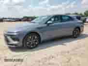 2025 Hyundai Sonata SEL z VIN KMHL64JA3SA452298, wystawiony jako Copart lot #70425325 z przebiegiem 14 803 mil mil oraz Szkoda całkowita • Salvage title. Historia ofert i sprzedaży dostępna na DreamBid. Obrazek 1.