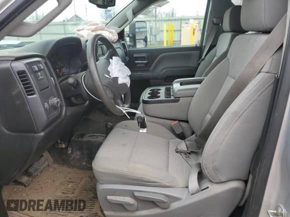 2015 Chevrolet Silverado 2500HD Work Truck z VIN 1GC1KUEG8FF664922, wystawiony jako Copart lot #53850725 z przebiegiem 84 600 mil mil oraz Szkoda całkowita • Salvage title. Historia ofert i sprzedaży dostępna na DreamBid. Obrazek 7.