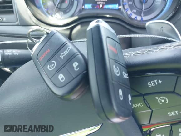 2015 Chrysler 300 S с VIN 2C3CCABG8FH872326, выставлен на аукционе IAAI как лот 42449562 с пробегом 105 752 миль миль и . История ставок и продаж доступна на DreamBid. Изображение 11.