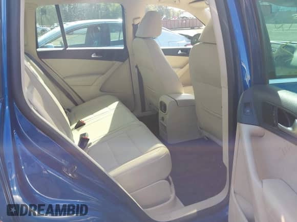 2010 Volkswagen Tiguan с VIN WVGAV9AXXAW003911, выставлен на аукционе IAAI как лот 43339863 с пробегом 86 869 миль миль и . История ставок и продаж доступна на DreamBid. Изображение 8.