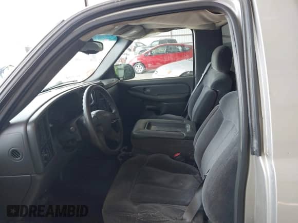 2004 GMC Sierra 1500 Work Truck with VIN 1GTEC14XX4Z233959, listed as a IAAI auction lot 42525806 with 203,627 mi miles and . Bid and sale history available at DreamBid. Image 7.