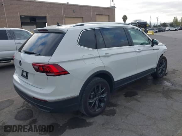 2022 Volkswagen Tiguan SE with VIN 3VV3B7AX2NM020185, listed as a IAAI auction lot 42956464 with 31,023 mi miles and . Bid and sale history available at DreamBid. Image 4.