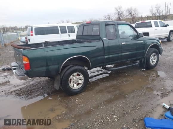 2000 Toyota Tacoma with VIN 4TAWM72N6YZ683194, listed as a IAAI auction lot 42113384 with 174,601 mi miles and . Bid and sale history available at DreamBid. Image 4.