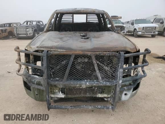 2015 Chevrolet Silverado 3500HD LTZ с VIN 1GC4K0C88FF624728, выставлен на аукционе Copart как лот 44182945 с пробегом Не указан миль и На запчасти • Non repairable. История ставок и продаж доступна на DreamBid. Изображение 5.