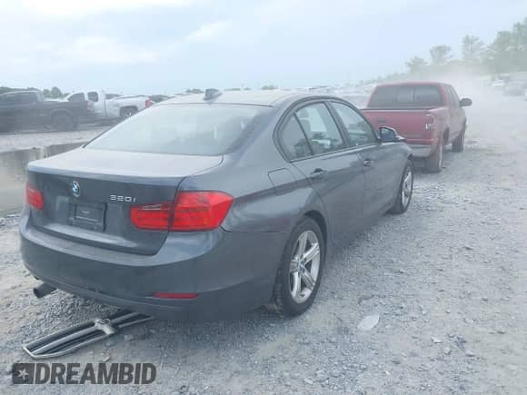 2013 BMW 3 Series 320i с VIN WBA3B1C54DF462873, выставлен на аукционе IAAI как лот 39931225 с пробегом 118 917 миль миль и . История ставок и продаж доступна на DreamBid. Изображение 4.