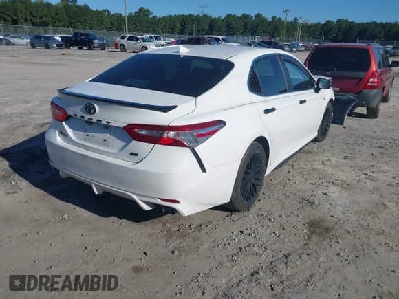 2020 Toyota Camry SE z VIN 4T1G11AK1LU964407, wystawiony jako IAAI lot #43108552 z przebiegiem 68 960 mil mil oraz . Historia ofert i sprzedaży dostępna na DreamBid. Obrazek 4.