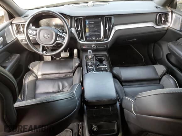 2019 Volvo S60 R-Design z VIN 7JRBR0FM1KG018303, wystawiony jako Copart lot #52407605 z przebiegiem 62 274 mil mil oraz Szkoda całkowita • Salvage title. Historia ofert i sprzedaży dostępna na DreamBid. Obrazek 8.