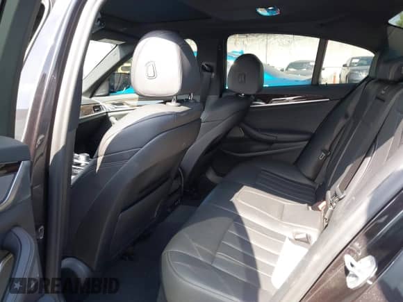 2021 BMW 5 Series 540i с VIN WBA53BJ02MWX10749, выставлен на аукционе IAAI как лот 42339201 с пробегом 46 807 миль миль и . История ставок и продаж доступна на DreamBid. Изображение 22.