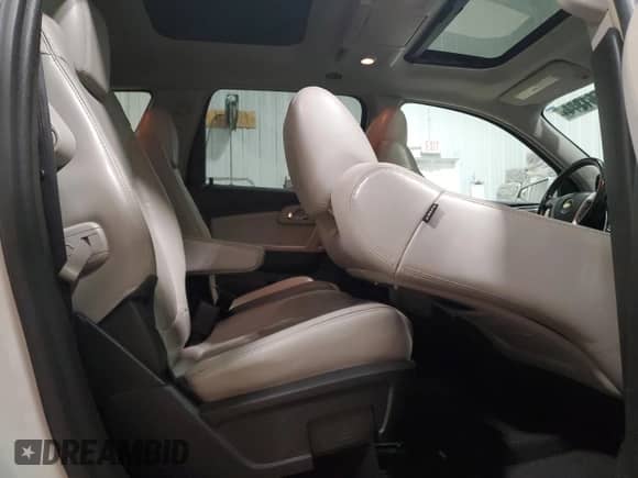 2009 Chevrolet Traverse LTZ with VIN 1GNEV33DX9S109405, listed as a Copart auction lot 84561344 with 171,791 mi miles and Salvage title. Bid and sale history available at DreamBid. Image 11.