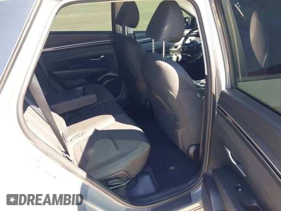 2024 Hyundai Tucson SEL z VIN 5NMJBCDE9RH296896, wystawiony jako IAAI lot #43125329 z przebiegiem 90 264 mil mil oraz . Historia ofert i sprzedaży dostępna na DreamBid. Obrazek 8.