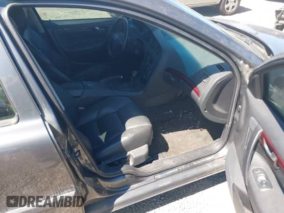 2004 Volvo S60 с VIN YV1RS59V842403435, выставлен на аукционе IAAI как лот 42816806 с пробегом 180 983 миль миль и . История ставок и продаж доступна на DreamBid. Изображение 5.