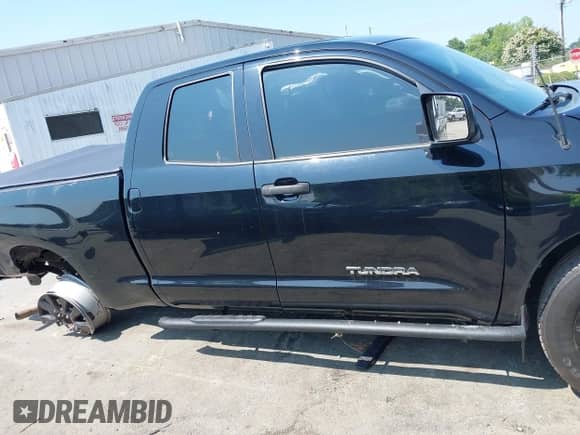 2012 Toyota Tundra z VIN 5TFRU5F18CX026186, wystawiony jako IAAI lot #42414319 z przebiegiem 216 128 mil mil oraz . Historia ofert i sprzedaży dostępna na DreamBid. Obrazek 13.