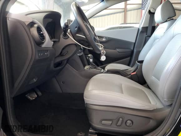 2020 Hyundai Kona Limited с VIN KM8K3CA57LU445999, выставлен на аукционе Copart как лот 71860365 с пробегом 27 378 миль миль и Списание • Salvage title. История ставок и продаж доступна на DreamBid. Изображение 7.