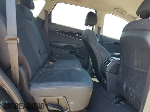 2018 Kia Sorento LX z VIN 5XYPG4A38JG396068, wystawiony jako Copart lot #70809795 z przebiegiem 88 765 mil mil oraz Szkoda całkowita • Salvage title. Historia ofert i sprzedaży dostępna na DreamBid. Obrazek 11.