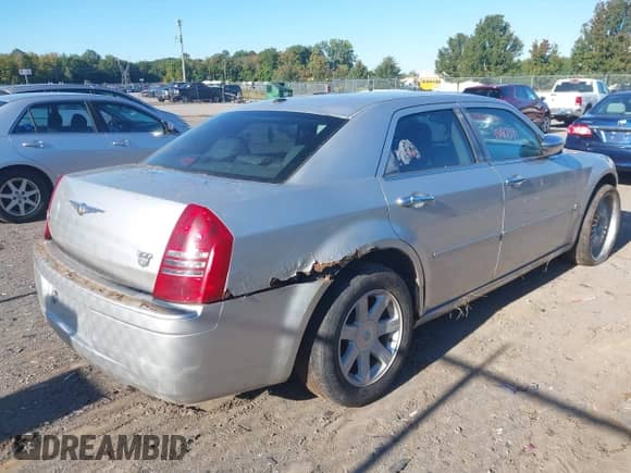 2007 Chrysler 300 C with VIN 2C3KK63H27H758973, listed as a IAAI auction lot 43161739 with Not provided miles and . Bid and sale history available at DreamBid. Image 4.