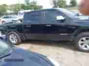 2019 Ram 1500 Laramie с VIN 1C6SRFJT1KN678165, выставлен на аукционе IAAI как лот 42858998 с пробегом 112 069 миль миль и . История ставок и продаж доступна на DreamBid. Изображение 13.