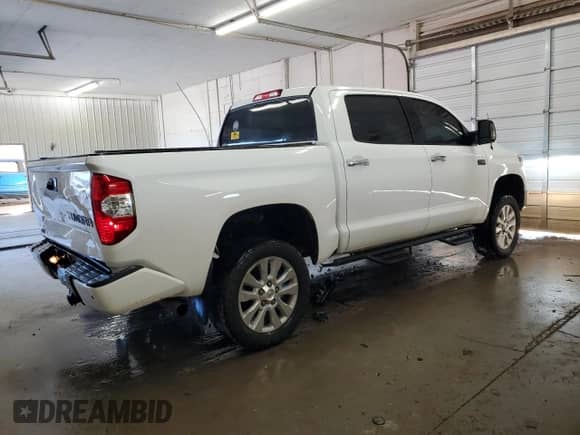 2017 Toyota Tundra Limited с VIN 5TFHW5F13HX635280, выставлен на аукционе Copart как лот 70340705 с пробегом 178 416 миль миль и Списание • Salvage title. История ставок и продаж доступна на DreamBid. Изображение 3.
