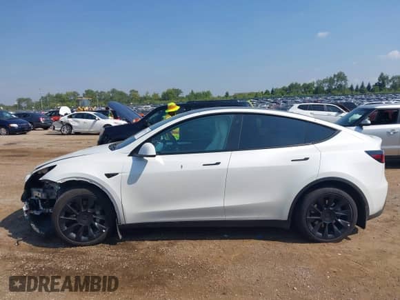 2023 Tesla Model Y Long Range с VIN 7SAYGAEE5PF708297, выставлен на аукционе IAAI как лот 42927362 с пробегом 27 230 миль миль и . История ставок и продаж доступна на DreamBid. Изображение 13.