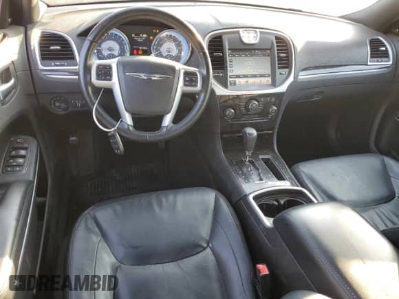 2011 Chrysler 300 Limited с VIN 2C3CA5CG4BH592442, выставлен на аукционе Copart как лот 80274685 с пробегом 124 118 миль миль и Списание • Salvage title. История ставок и продаж доступна на DreamBid. Изображение 8.