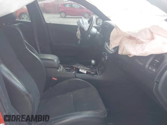 2020 Dodge Charger GT z VIN 2C3CDXHG2LH176693, wystawiony jako IAAI lot #43240159 z przebiegiem 69 783 mil mil oraz . Historia ofert i sprzedaży dostępna na DreamBid. Obrazek 5.