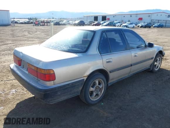 1991 Honda Accord LX z VIN JHMCB7656MC028293, wystawiony jako IAAI lot #41992201 z przebiegiem 191 514 mil mil oraz . Historia ofert i sprzedaży dostępna na DreamBid. Obrazek 4.