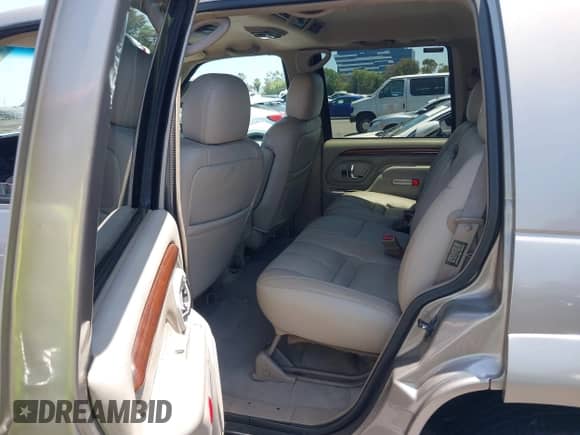 2000 Cadillac Escalade z VIN 1GYEK63RXYR217814, wystawiony jako IAAI lot #42528711 z przebiegiem 347 863 mil mil oraz . Historia ofert i sprzedaży dostępna na DreamBid. Obrazek 8.