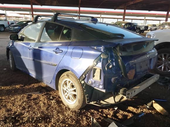 2016 Toyota Prius Four z VIN JTDKARFUXG3517092, wystawiony jako IAAI lot #43400526 z przebiegiem 186 668 mil mil oraz . Historia ofert i sprzedaży dostępna na DreamBid. Obrazek 3.