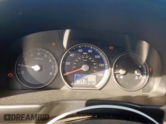 2010 Hyundai Santa Fe GLS z VIN 5NMSG3AB8AH392717, wystawiony jako Copart lot #81711175 z przebiegiem 171 345 mil mil oraz Szkoda całkowita • Salvage title. Historia ofert i sprzedaży dostępna na DreamBid. Obrazek 9.