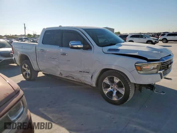 2022 Ram 1500 Laramie z VIN 1C6SRFJT3NN141138, wystawiony jako Copart lot #86326955 z przebiegiem 84 335 mil mil oraz Szkoda całkowita • Salvage title. Historia ofert i sprzedaży dostępna na DreamBid. Obrazek 4.