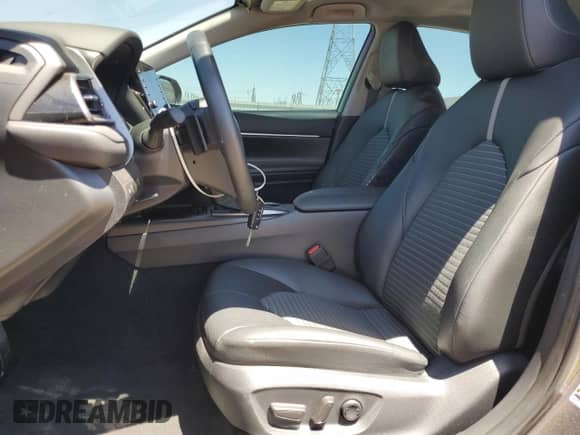 2023 Toyota Camry SE z VIN 4T1G11AK9PU155758, wystawiony jako Copart lot #42059185 z przebiegiem 18 622 mil mil oraz Czysty tytuł • Clean title. Historia ofert i sprzedaży dostępna na DreamBid. Obrazek 7.