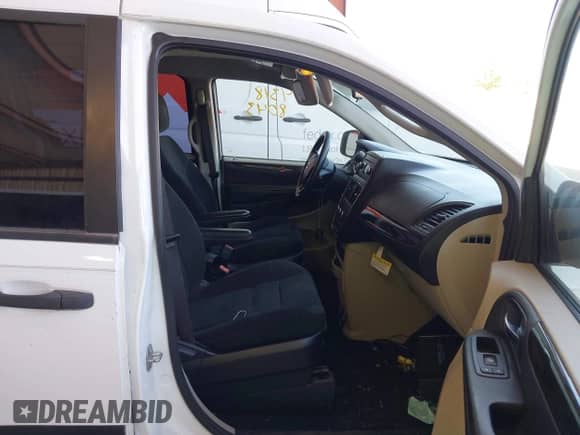 2016 Dodge Grand Caravan SE z VIN 2C4RDGBG0GR392749, wystawiony jako IAAI lot #43188043 z przebiegiem 248 332 mil mil oraz . Historia ofert i sprzedaży dostępna na DreamBid. Obrazek 5.