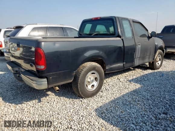 2002 Ford F-150 XL z VIN 1FTRX17282NB99126, wystawiony jako Copart lot #81027325 z przebiegiem 271 648 mil mil oraz Czysty tytuł • Clean title. Historia ofert i sprzedaży dostępna na DreamBid. Obrazek 3.