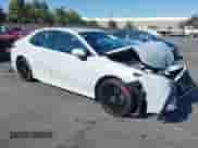 2023 Toyota Camry Hybrid XSE с VIN 4T1K31AKXPU052384, выставлен на аукционе IAAI как лот 43258774 с пробегом 28 133 миль миль и . История ставок и продаж доступна на DreamBid. Изображение 1.