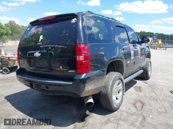 2007 Chevrolet Tahoe LTZ z VIN 1GNFK13037J354144, wystawiony jako IAAI lot #42335769 z przebiegiem 232 458 mil mil oraz . Historia ofert i sprzedaży dostępna na DreamBid. Obrazek 4.
