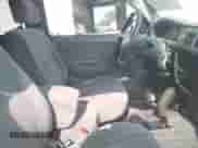 2004 Toyota Tacoma PreRunner z VIN 5TESM92N24Z369930, wystawiony jako IAAI lot #42997923 z przebiegiem 221 442 mil mil oraz . Historia ofert i sprzedaży dostępna na DreamBid. Obrazek 5.