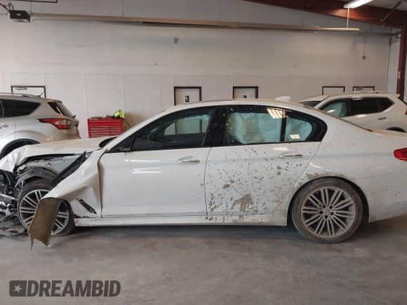 2018 BMW 5 Series 540i xDrive с VIN WBAJE7C50JG891791, выставлен на аукционе IAAI как лот 42365265 с пробегом 54 896 миль миль и . История ставок и продаж доступна на DreamBid. Изображение 14.